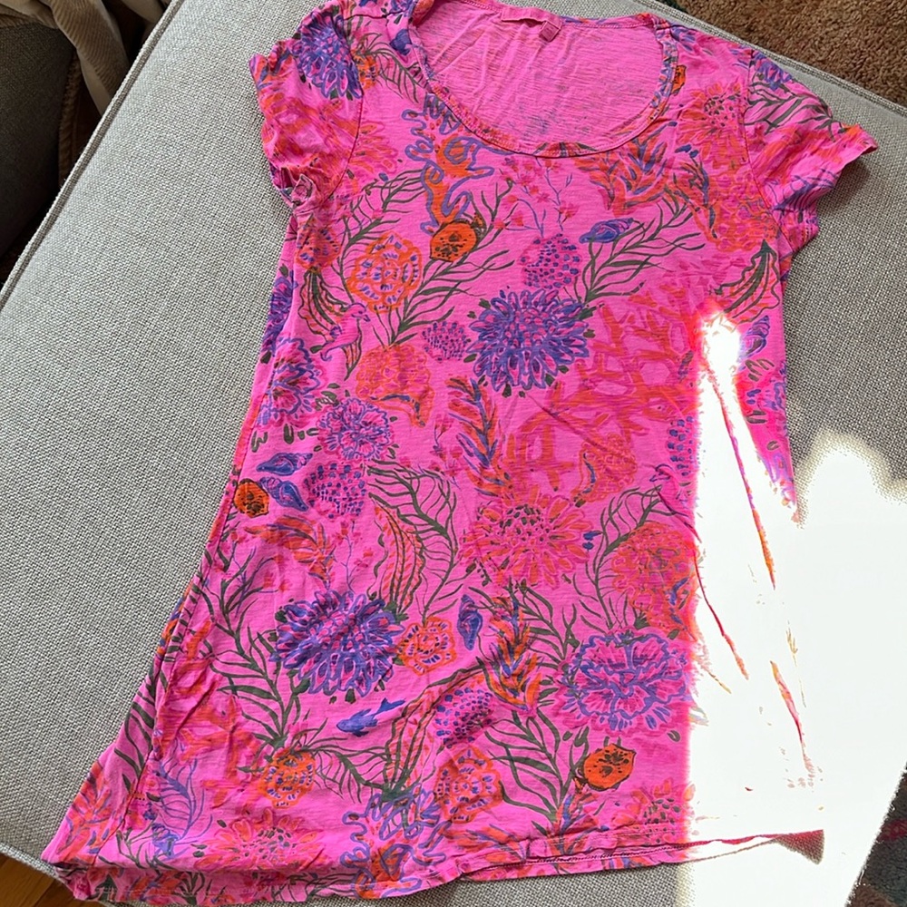 Fresh produce.  bright pink tunic top.  Perfect for and feminine.  Size medium